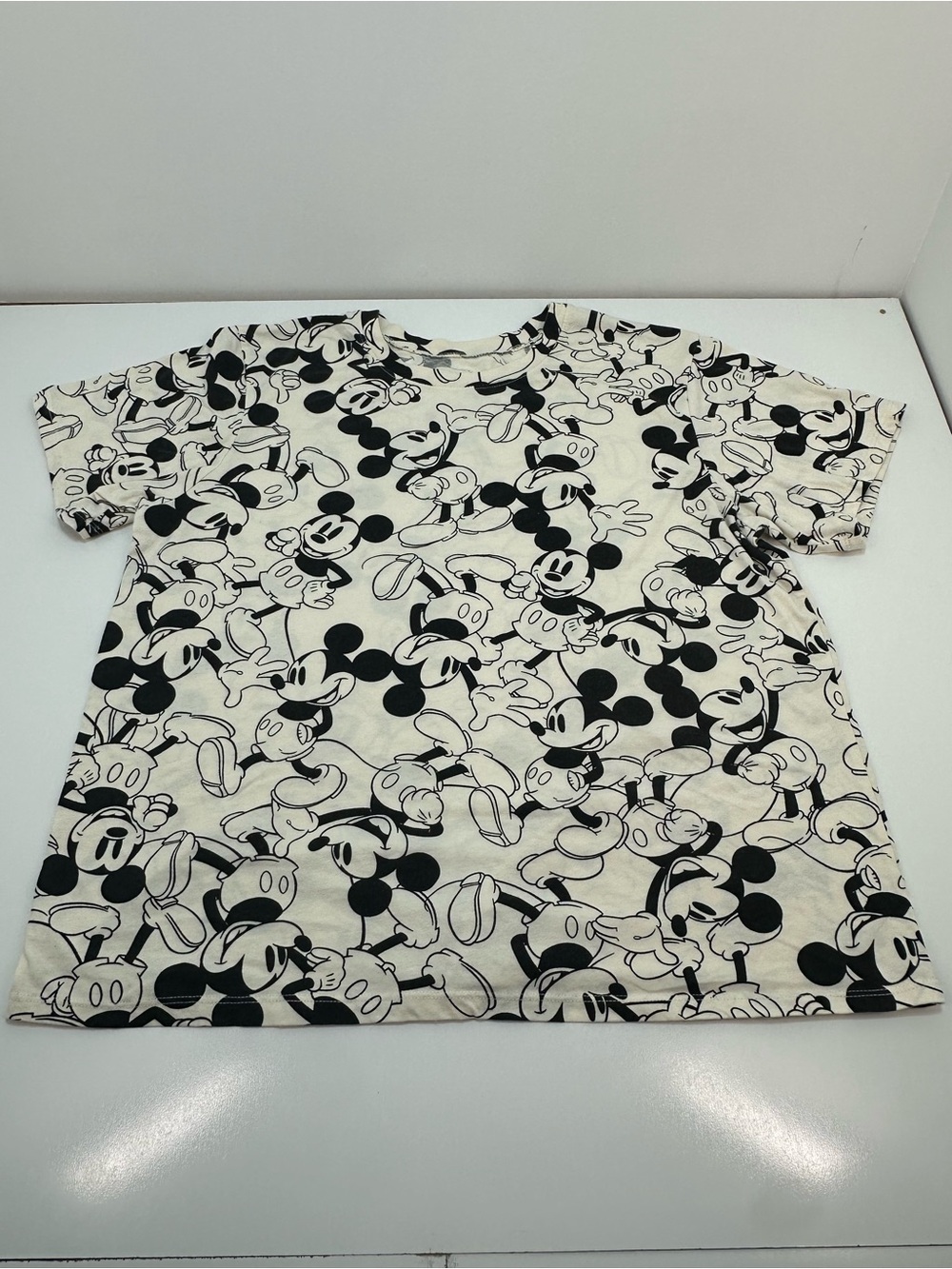 Hybrid Apparel Black & Cream Mickey Mouse Allover Kids Tee